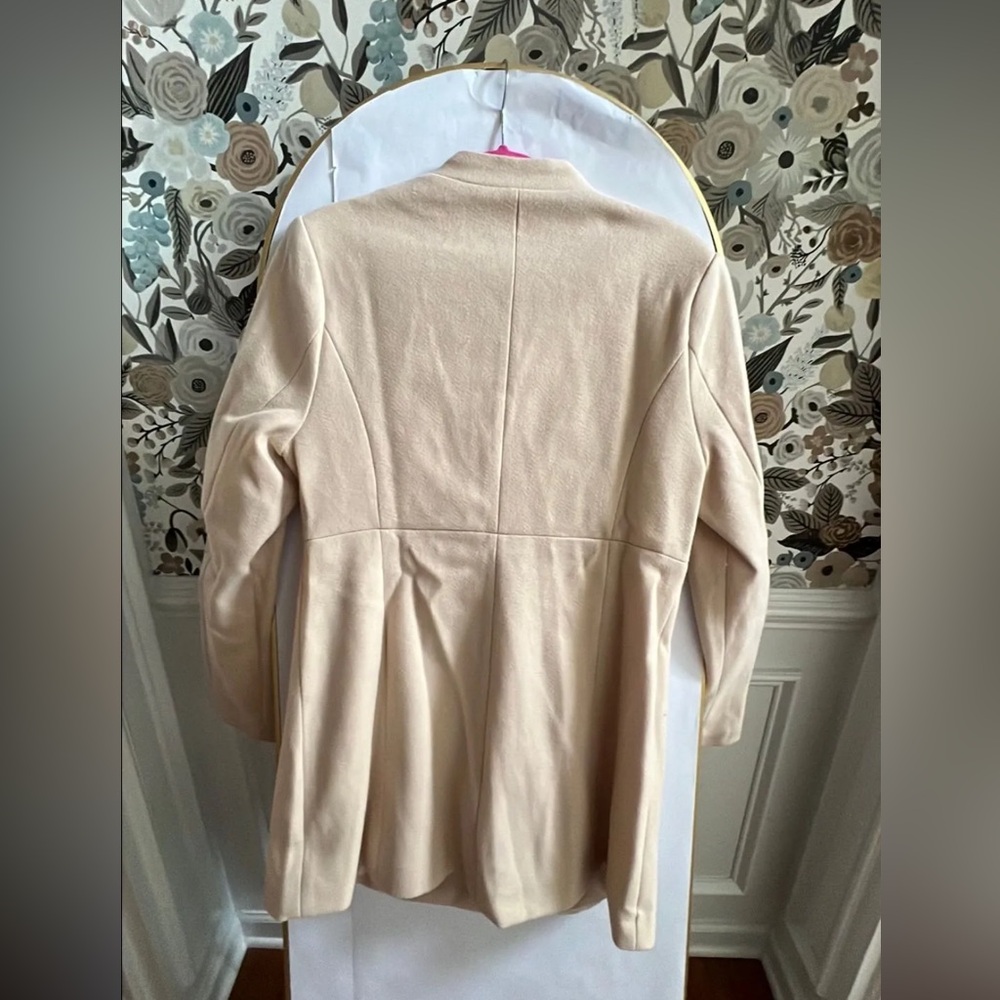 Entro cream coat and gold lion buttons - Picture 3 of 3